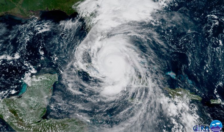 Общество: Не все жители Майами-Бич собираются бежать от урагана Ирма