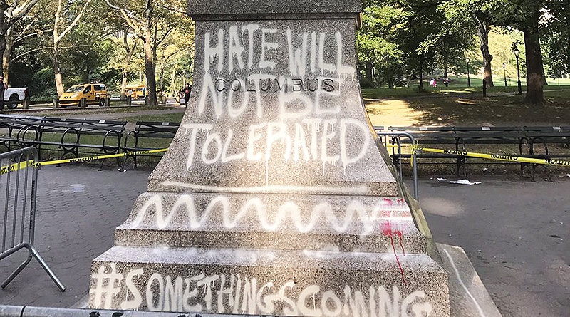 Общество: В Центральном парке осквернили статую Колумба (фото)