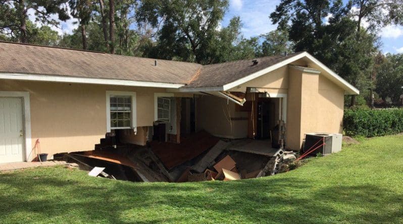 Общество: Дом пожилой пары из Флориды провалился под землю