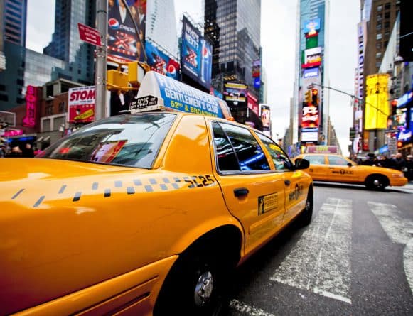 Общество: Городские чиновники могут помочь спасти желтые такси