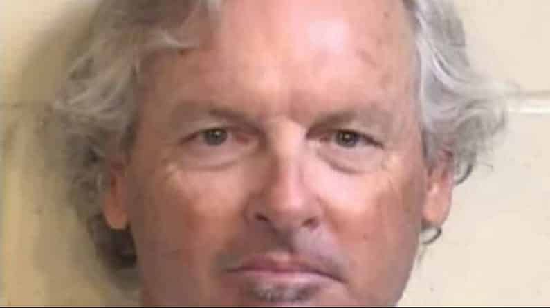 Происшествия: Калифорнийский учитель обвиняется в попытке удушения детей с помощью скакалки