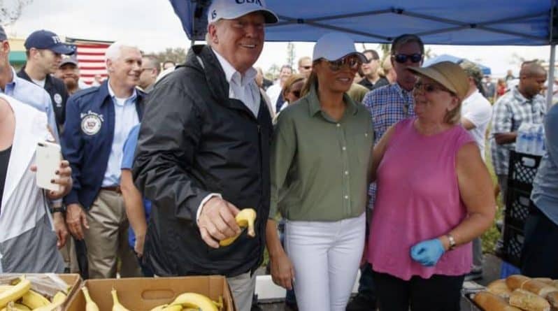 Общество: Во Флориде Дональд Трамп раздавал бутерброды и фотографировался с желающими