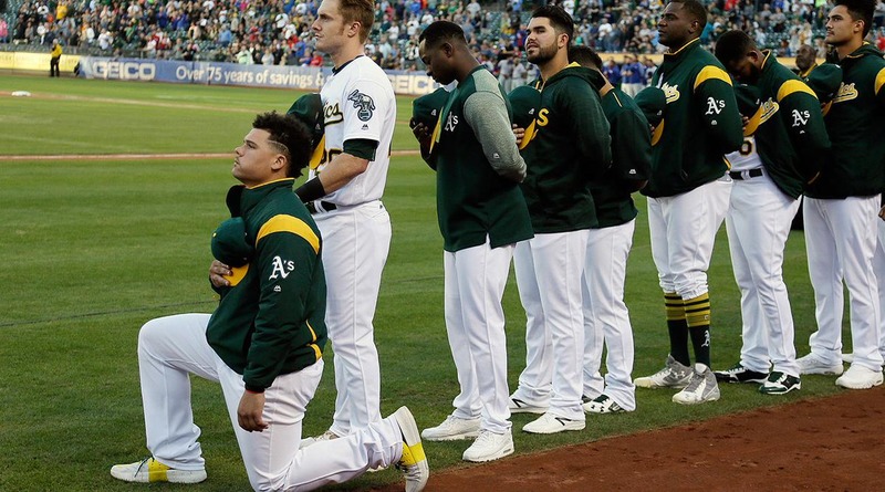Общество: Волна протестов во время гимна США докатилась и до бейсбола