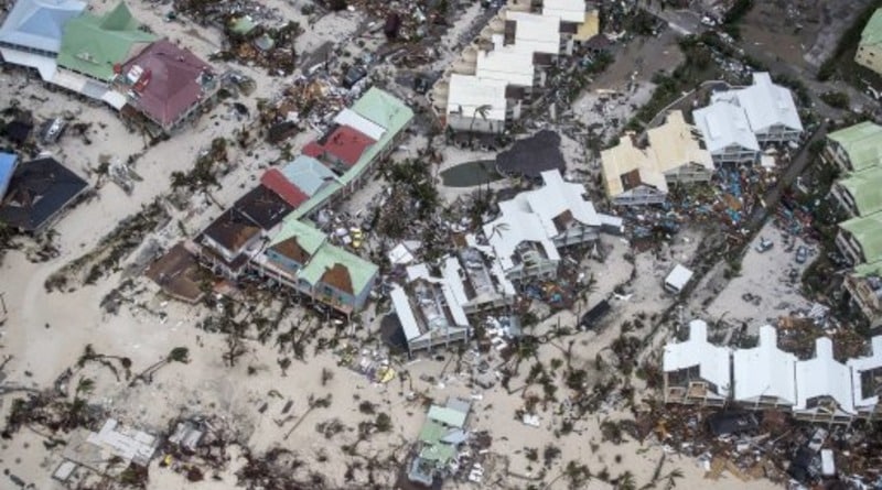 Погода: Ирма ослабла, но опасность остается, во Флориде эвакуация