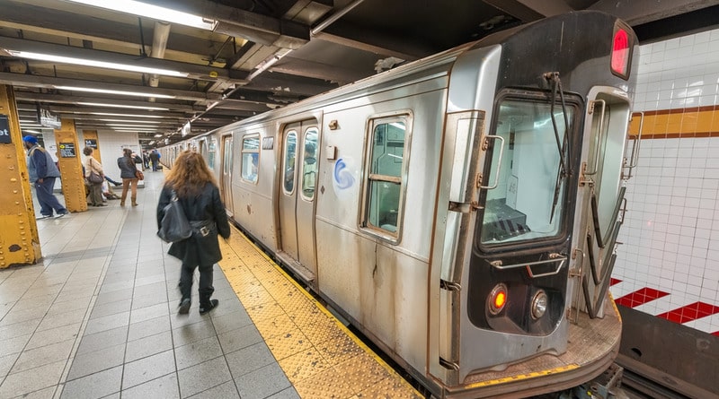 Общество: Мусор - одна из главных причин задержек в метро Нью-Йорка