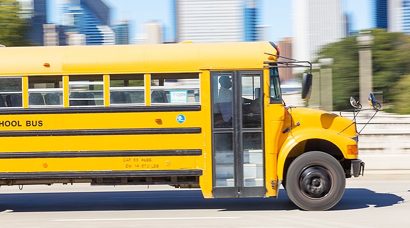 Происшествия: Двух детей нашли спящими в пустых школьных автобусах