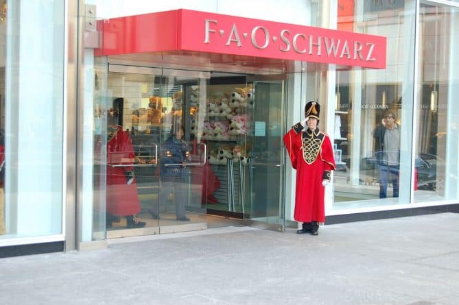 Бизнес: Магазин игрушек FAO Schwarz возвращается в Нью-Йорк