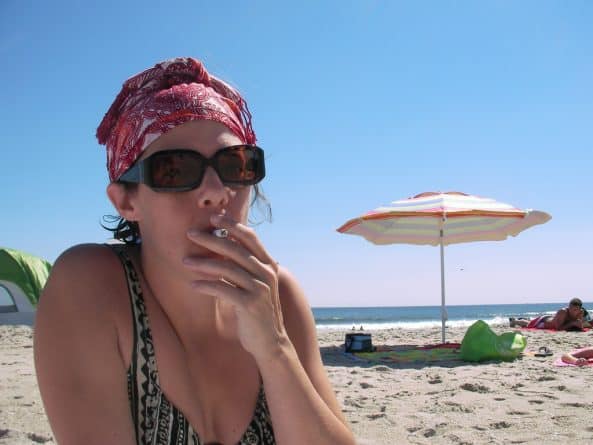 Закон и право: Губернатор Калифорнии наложил вето на запрет курения в парках и на пляжах