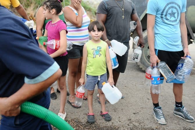 Общество: Жители Пуэрто-Рико вынуждены набирать питьевую воду с опасными отходами