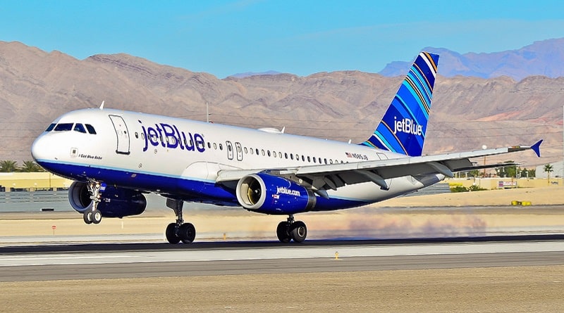 Бизнес: JetBlue перестала продавать авиабилеты на десятках сайтов