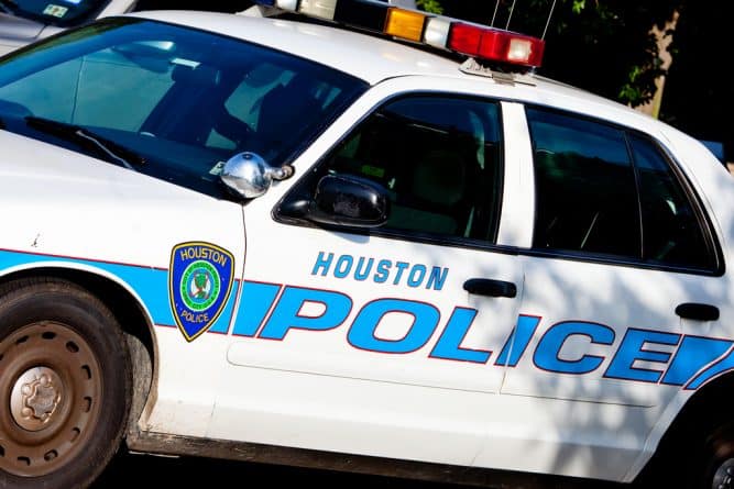 Происшествия: На детской вечеринке в Техасе убит отец и ранен сын