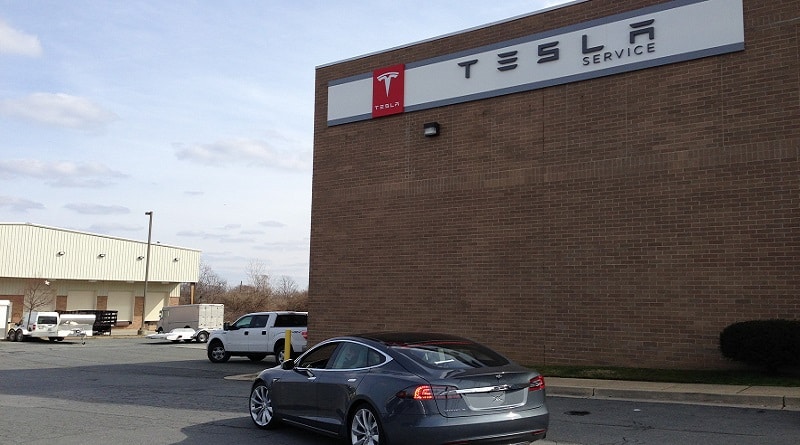 Бизнес: Tesla без предупреждения уволила несколько сотен сотрудников