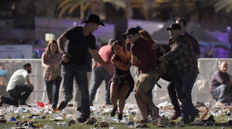 Общество: Во время стрельбы в Лас-Вегасе люди прятались в трейлере-морозильнике (видео)