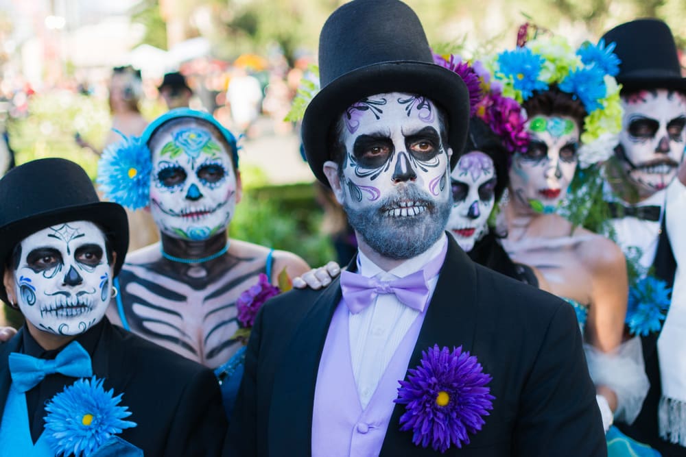 В мире: Чем День мертвых отличается от Хэллоуина