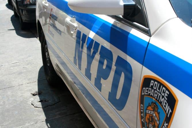 Общество: Полицию Нью-Йорка обвиняют в игнорировании иммиграционных служб