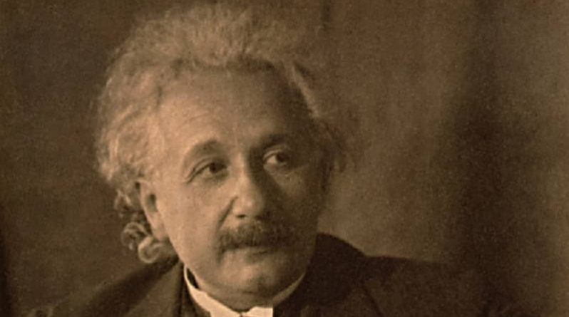 Афиша: Заметки «О секрете счастья» Эйнштейна проданы на аукционе за 1,3 миллиона долларов