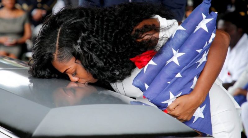 Общество: Трамп забыл имя погибшего солдата во время телефонного разговора с его вдовой