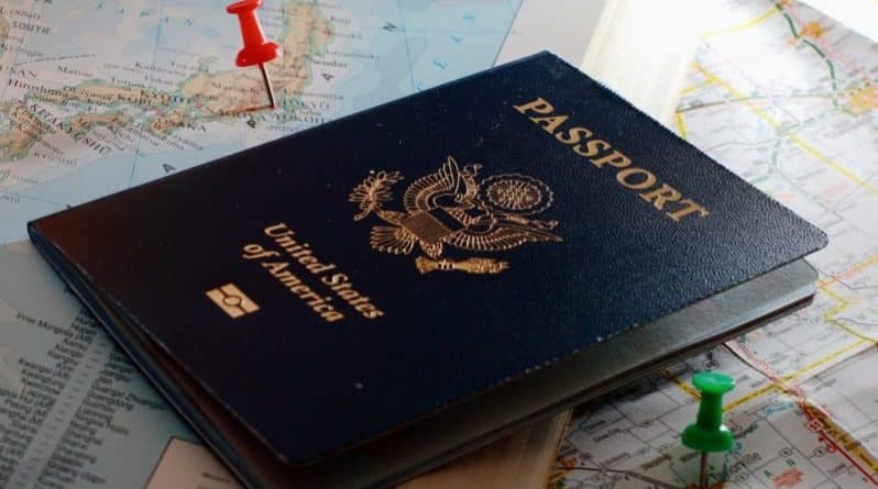 Общество: Паспорт США упал в рейтинге самых сильных паспортов мира