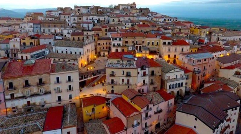 В мире: Итальянский городок даст 2 тысячи евро, если вы поселитесь там