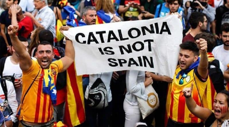 В мире: Каталония объявила о независимости от Испании