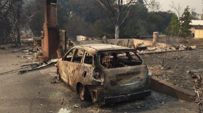 Происшествия: Ужасный пожар в Калифорнии: 10 погибших, 1500 зданий разрушено
