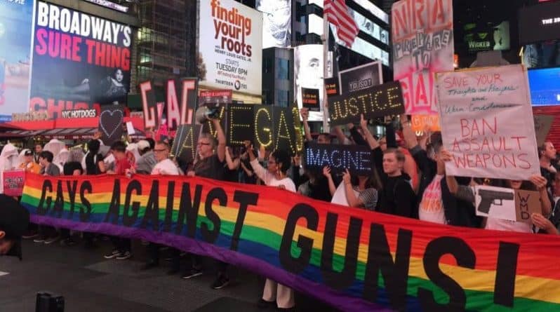 Общество: Жители Нью-Йорка вышли на демонстрацию, требуя ужесточить закон о контроле над оружием
