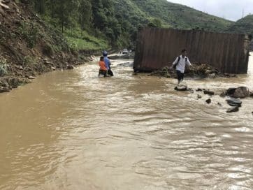 В мире: Очередной тайфун может усугубить катастрофическое наводнение во Вьетнаме