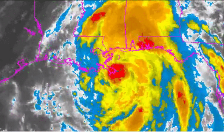 Погода: Ураган Нейт обрушился на США возле устья реки Миссисипи