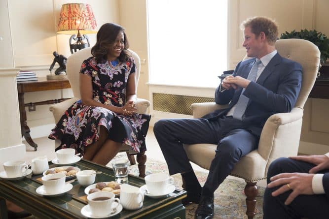 Общество: Мишель Обама и Принц Гарри посетили школу в Чикаго