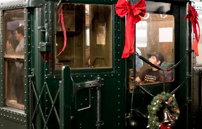 Афиша: Винтажный праздничный поезд возвращается в нью-йоркское метро