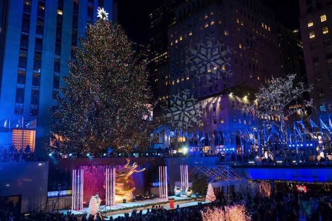 Афиша: Праздничная ель у Rockefeller Center собрала на своем открытии тысячи зрителей