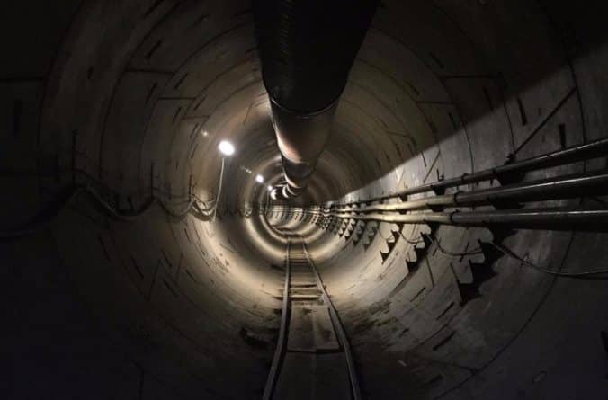 Технологии: Илон Маск опубликовал первое фото туннеля под Лос-Анджелесом