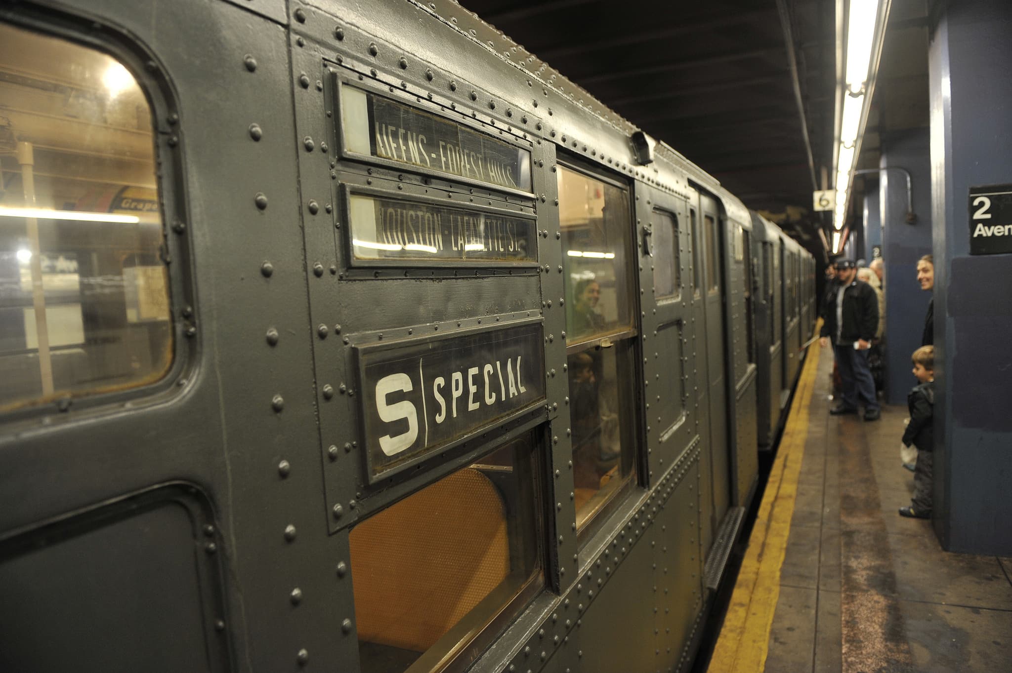 Афиша: Винтажный праздничный поезд возвращается в нью-йоркское метро рис 2