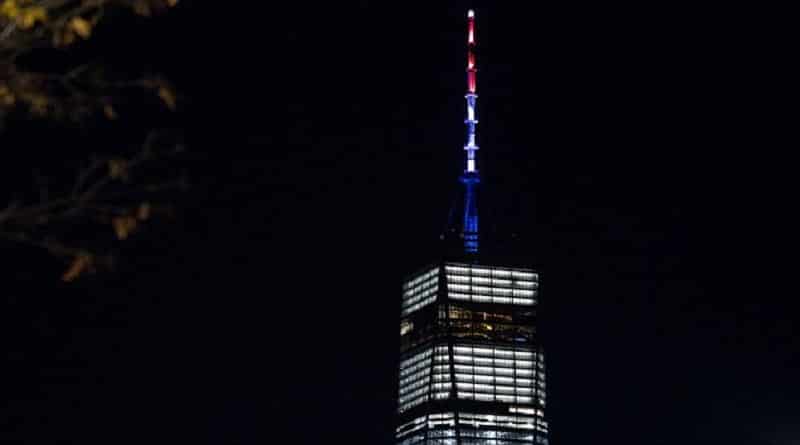 Общество: В память о жертвах теракта в Нью-Йорке WTC  сменил подсветку