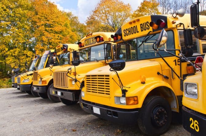 Общество: Нью-Йоркские школьники не могут попасть на учебу из-за забастовки водителей автобусов