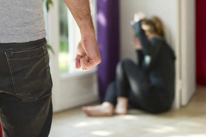 Закон и право: В Нью-Йорке ввели оплачиваемый отпуск для жертв домашнего насилия и преследования