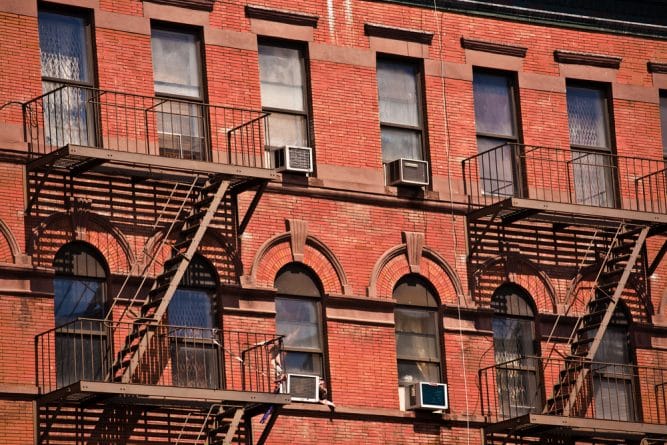 Общество: Жилищное управление Нью-Йорка годами не проверяло дома на свинцовую краску