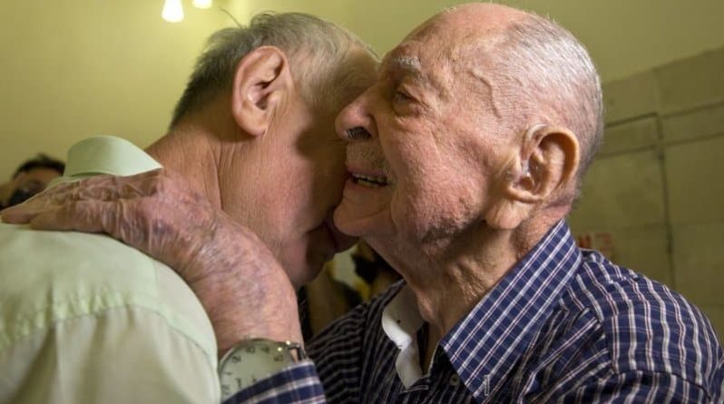 В мире: 102-летний мужчина, переживший Холокост, впервые за 78 лет встретился с родственником