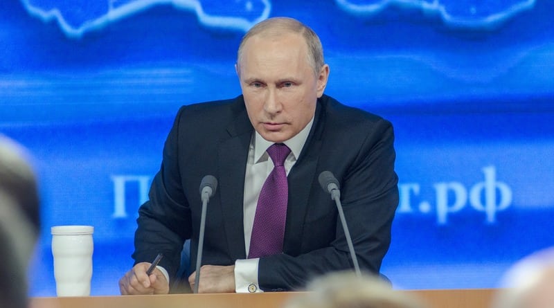 Политика: Экс-разведчики: Путин запугивает Трампа или манипулирует им