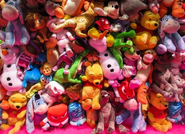 Локальные новости: Секретный Санта оплатил 8,000 чужих игрушек в Toys 'R' Us