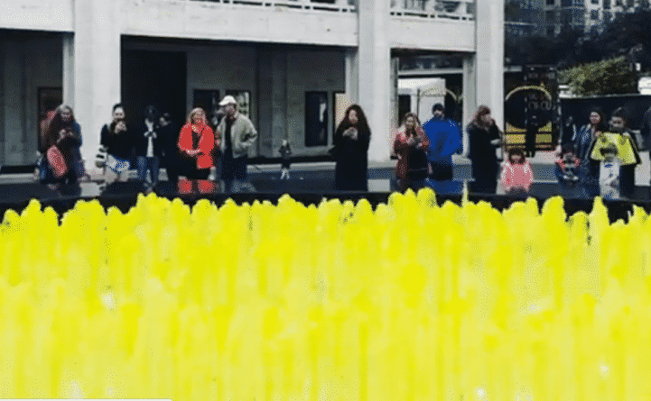 Происшествия: Знаменитый фонтан Ревсона возле Линкольн-центра стал ярко-желтым