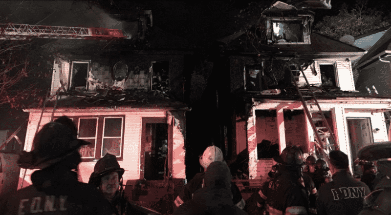 Происшествия: На День благодарения в Куинсе загорелись жилые дома