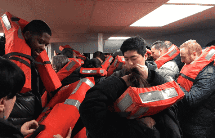 Происшествия: В Нью-Йорке паром сел на мель: пассажиры эвакуированы