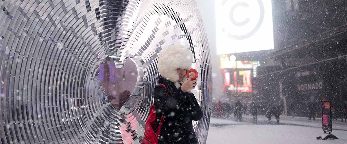 Афиша: Новая инсталляция на Times Square покажет, что такое любовь