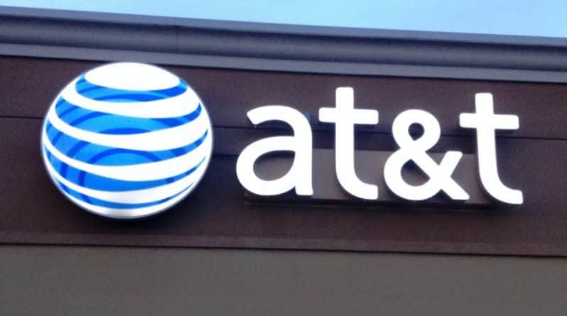 Бизнес: В AT&T 200,000 сотрудников получили бонусы в $1000