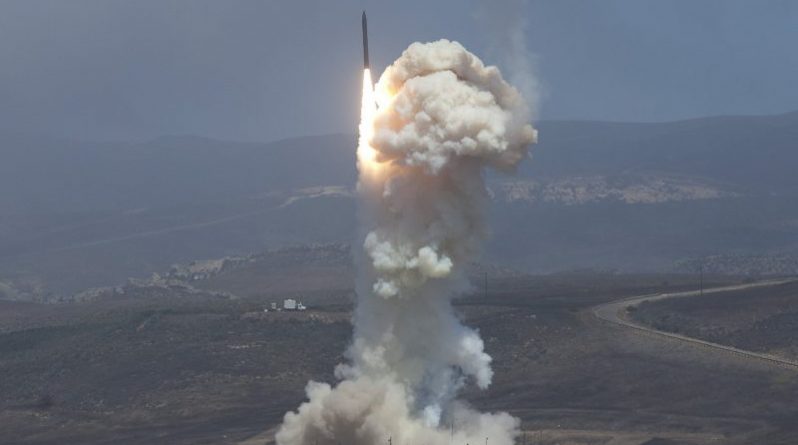 В мире: Северная Корея собирается «вмонтировать» сибирскую язву в баллистические ракеты