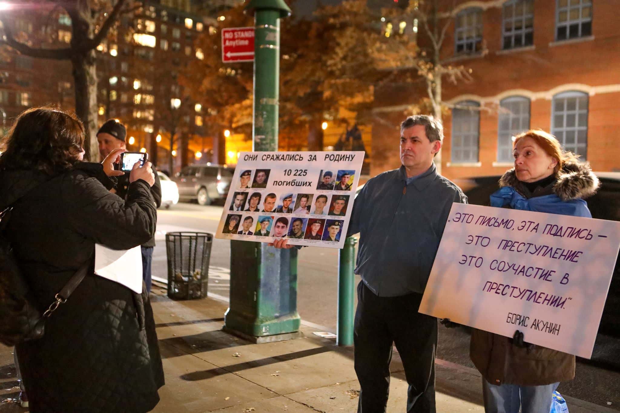 Общество: Активисты устроили пикет на премьере "Матильды" в Нью-Йорке рис 8