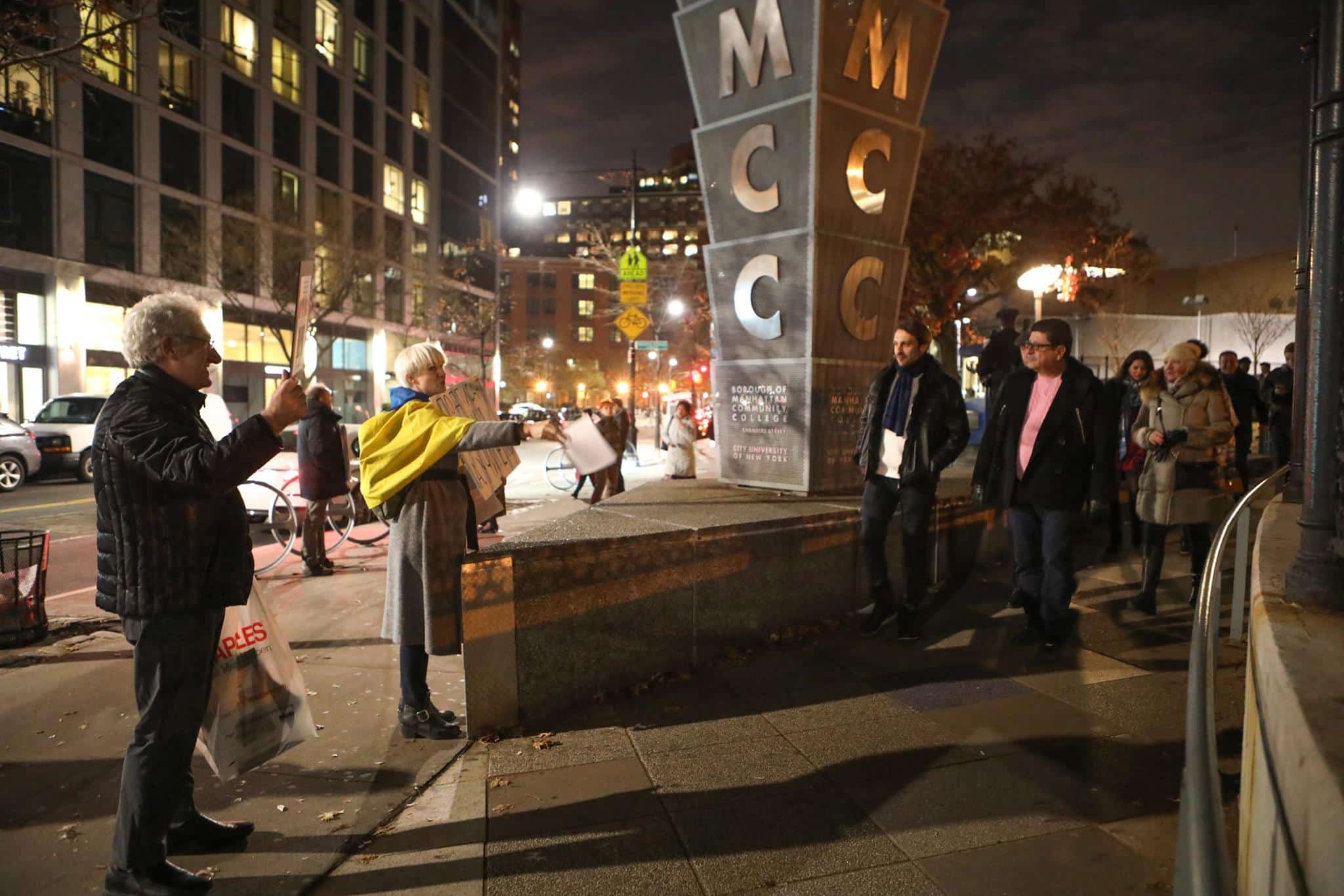Общество: Активисты устроили пикет на премьере "Матильды" в Нью-Йорке рис 2