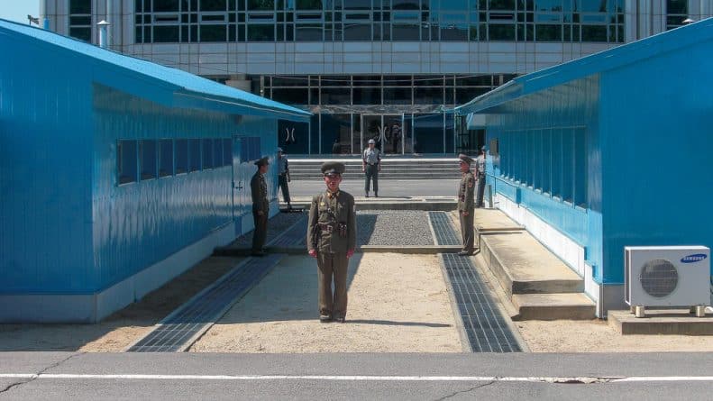В мире: Ещё один северокорейский солдат перебежал через границу