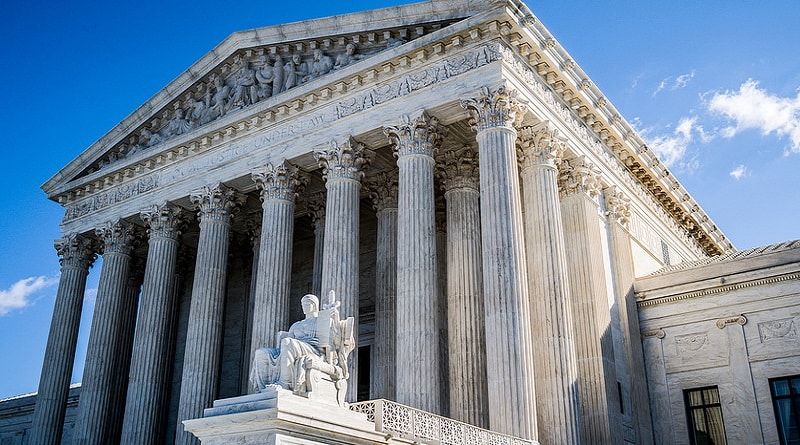 Закон и право: Трэвел-бан вступает в силу: Верховный суд США проголосовал "за"